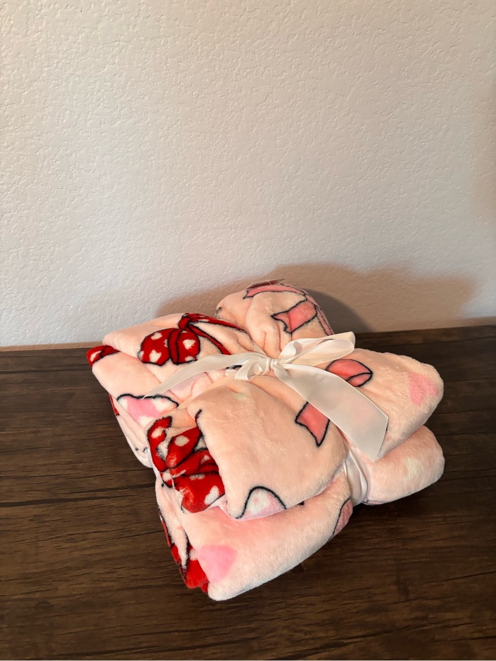 New pink bow throw blanket - Picture 2 of 3